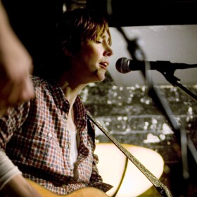 Guitarist/singer/songwriter Beth Orton. Photo by Simon Fernandez.