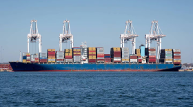 The cargo ship Dali docked in Baltimore before it struck the Francis Scott Key Bridge. (Eric Thompson/For the Baltimore Banner)