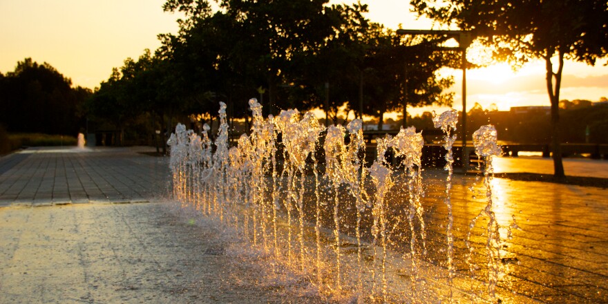 Water fountain at Newington Armory. Photo by Wyncliffe, (CC0) Public Domain via Flickr.